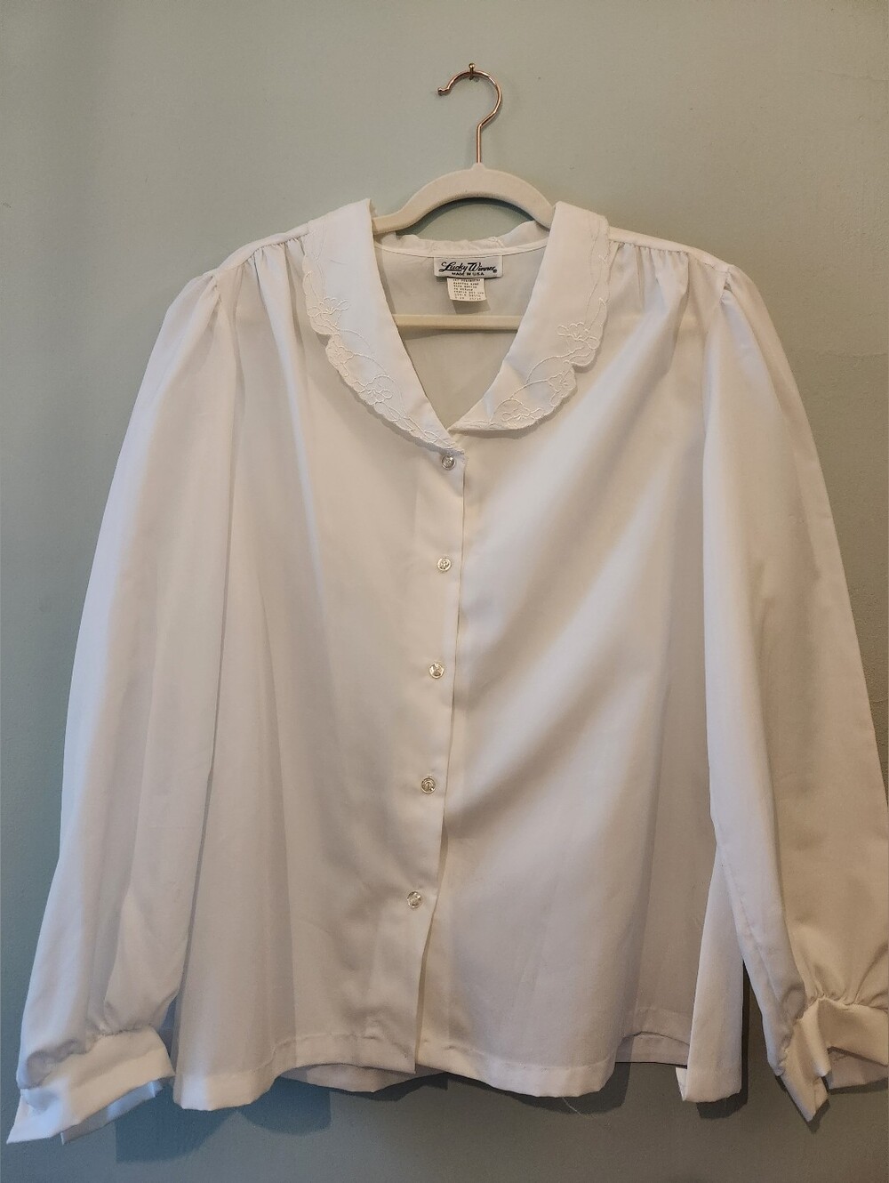 Vintage Lilli Ann White Button-Up Blouse with Embroidered Collar M/L